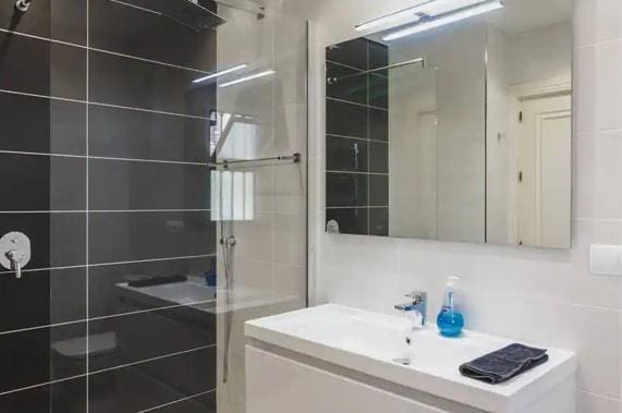 2 bedroom Apartment for sale in La Quinta with pool garage - € 650,000 (Ref: 10002254)