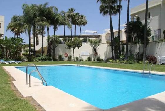 2 bedroom Apartment for sale in La Quinta with pool garage - € 650,000 (Ref: 10002254)