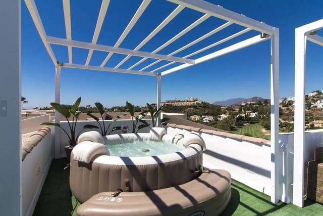 2 bedroom Apartment for sale in La Quinta, Benahavís with pool garage - € 650,000 (Ref: 10002254)