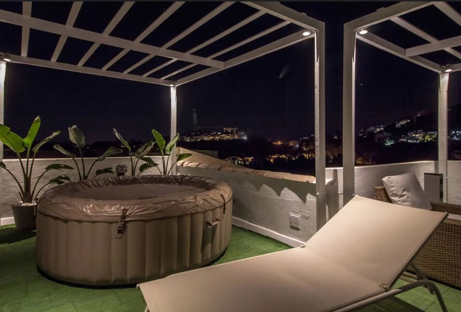 2 bedroom Apartment for sale in La Quinta with pool garage - € 650,000 (Ref: 10002254)