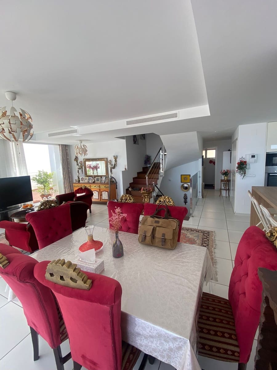4 makuuhuone Huvila myytävänä paikassa Benalmadena Costa mukana uima-altaan - 985 000 € (Ref: 10002255)
