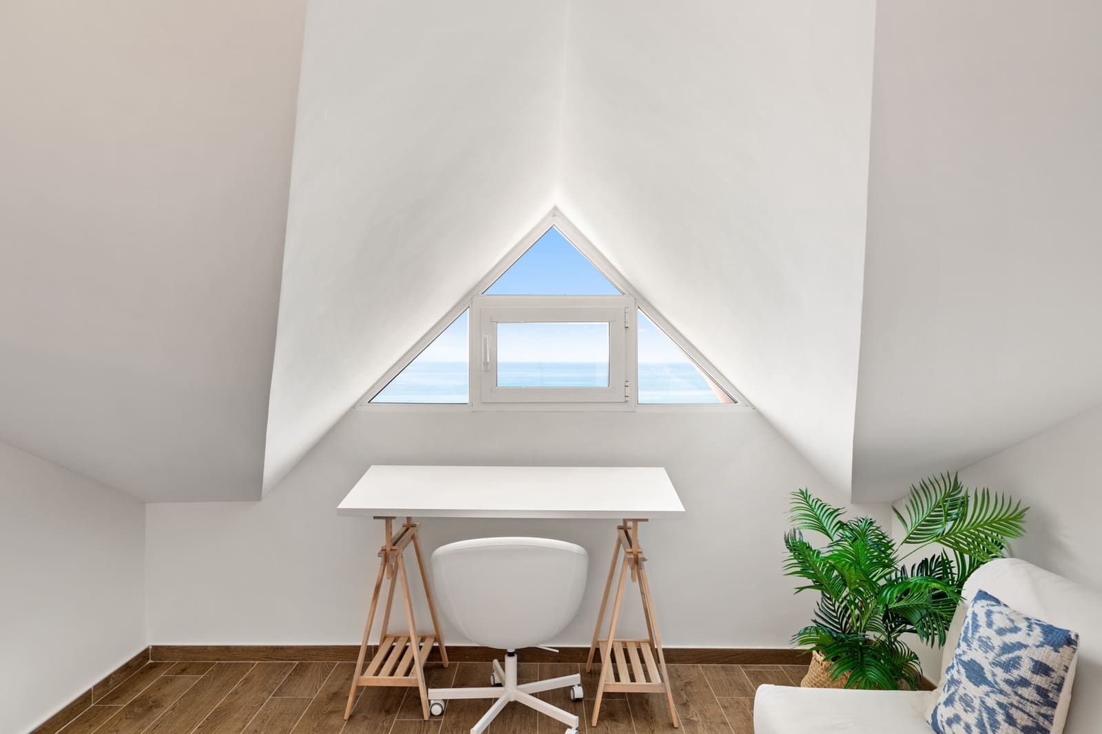 Apartamento de 3 habitaciones en Estepona en venta con piscina garaje - 739.000 € (Ref: 10002257)