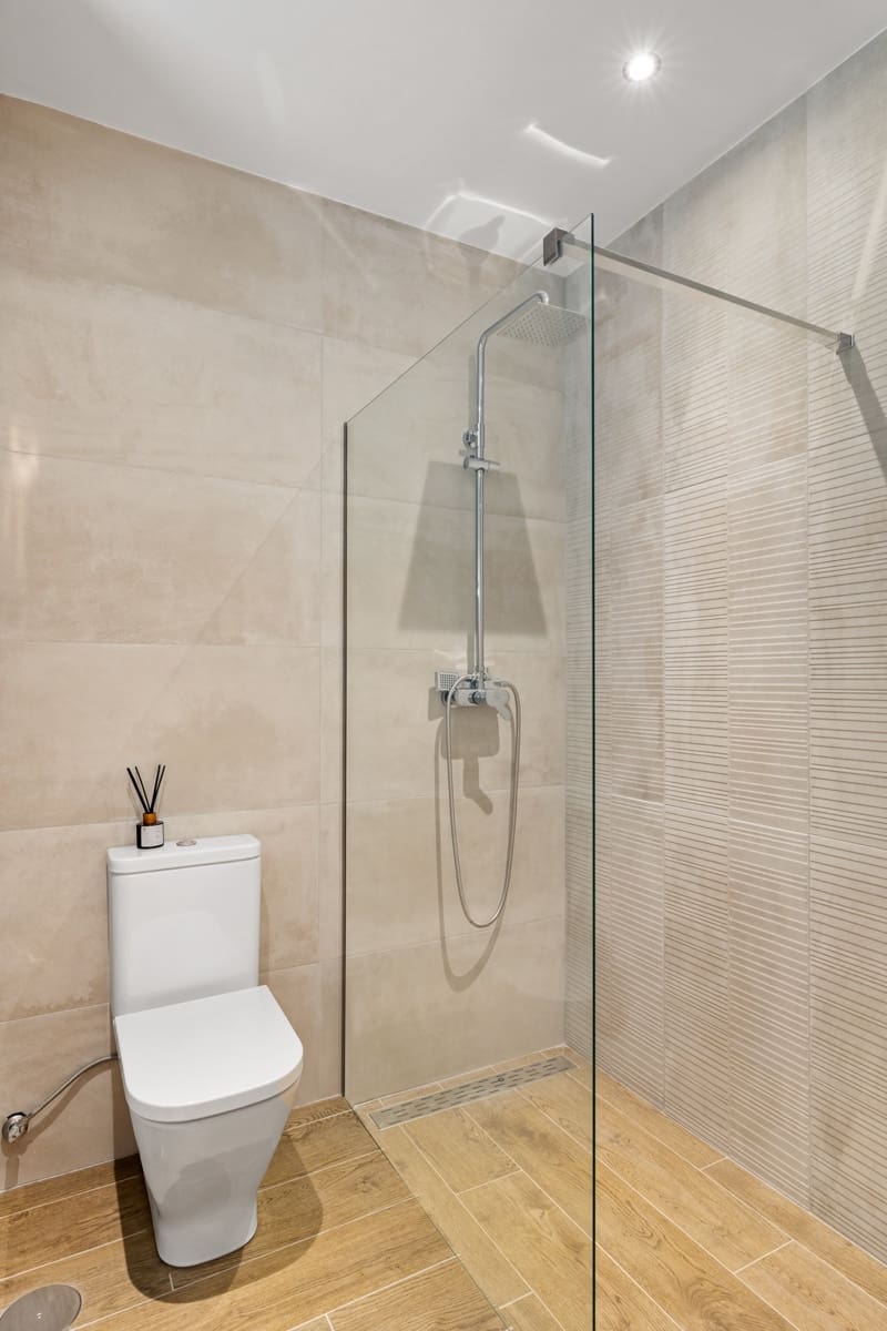 Apartamento de 3 habitaciones en Estepona en venta con piscina garaje - 739.000 € (Ref: 10002257)