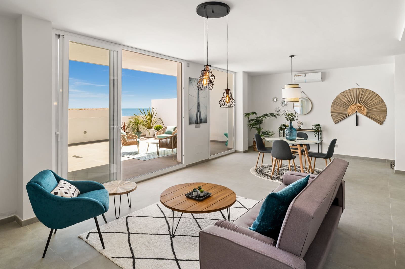 Apartamento de 3 habitaciones en Estepona en venta con piscina garaje - 739.000 € (Ref: 10002257)