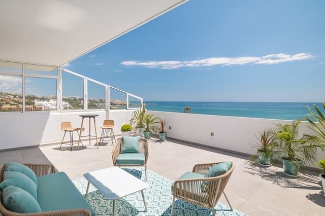 Apartamento de 3 habitaciones en Estepona en venta con piscina garaje - 739.000 € (Ref: 10002257)