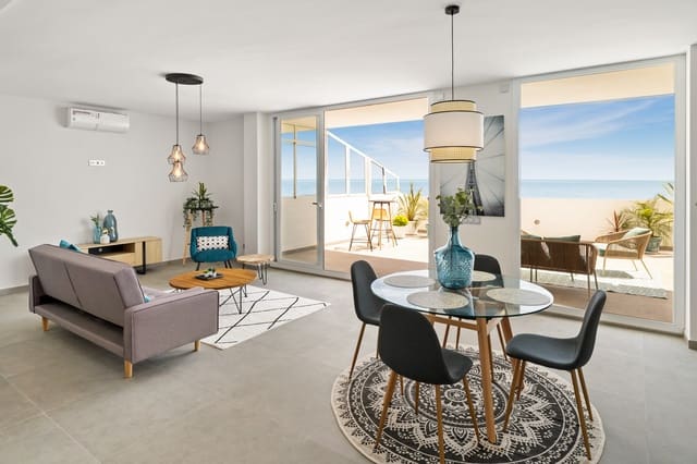 Apartamento de 3 habitaciones en Estepona en venta con piscina garaje - 739.000 € (Ref: 10002257)