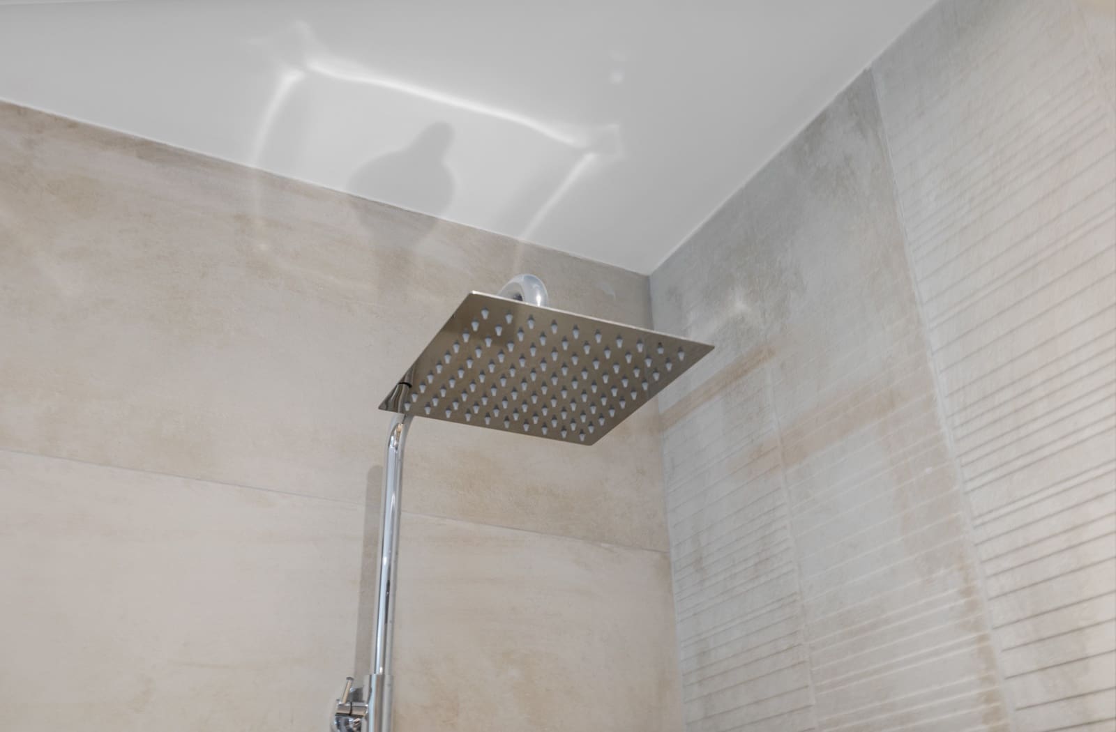 Apartamento de 3 habitaciones en Estepona en venta con piscina garaje - 739.000 € (Ref: 10002257)