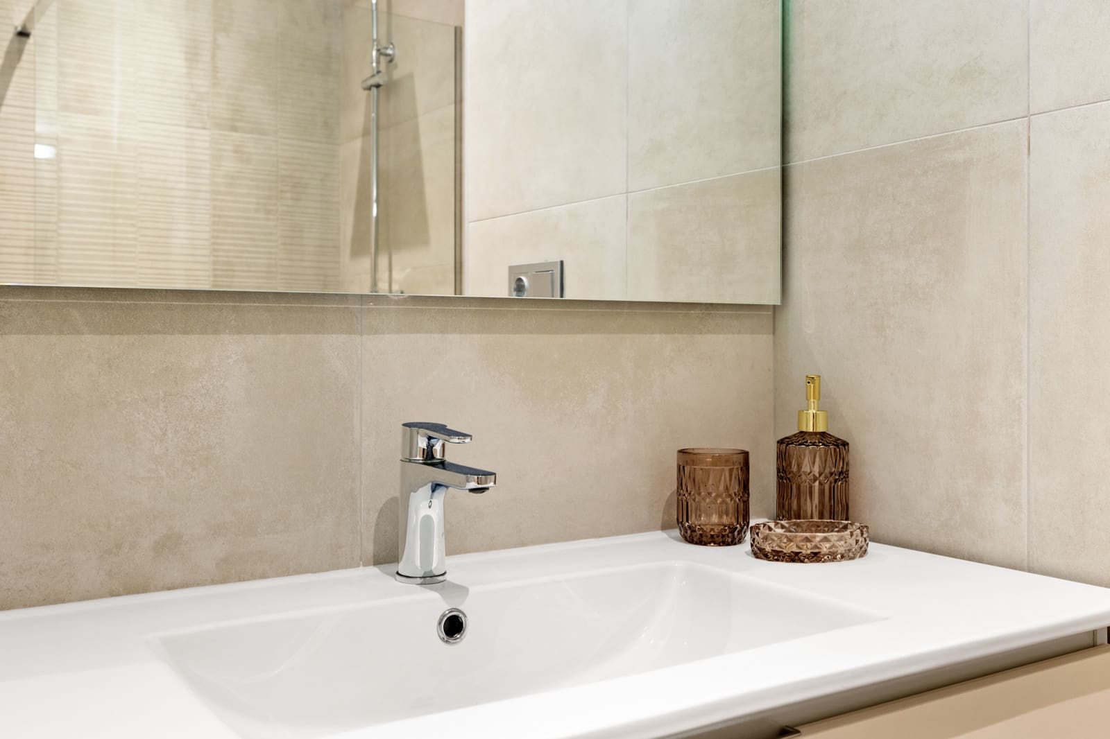 Apartamento de 3 habitaciones en Estepona en venta con piscina garaje - 739.000 € (Ref: 10002257)