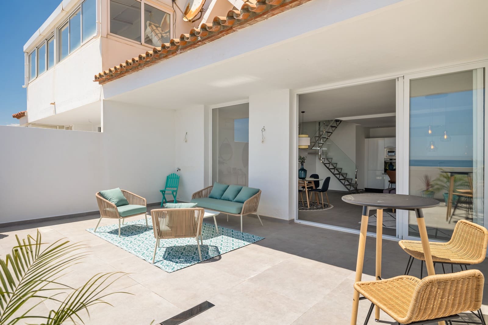 Apartamento de 3 habitaciones en Estepona en venta con piscina garaje - 739.000 € (Ref: 10002257)