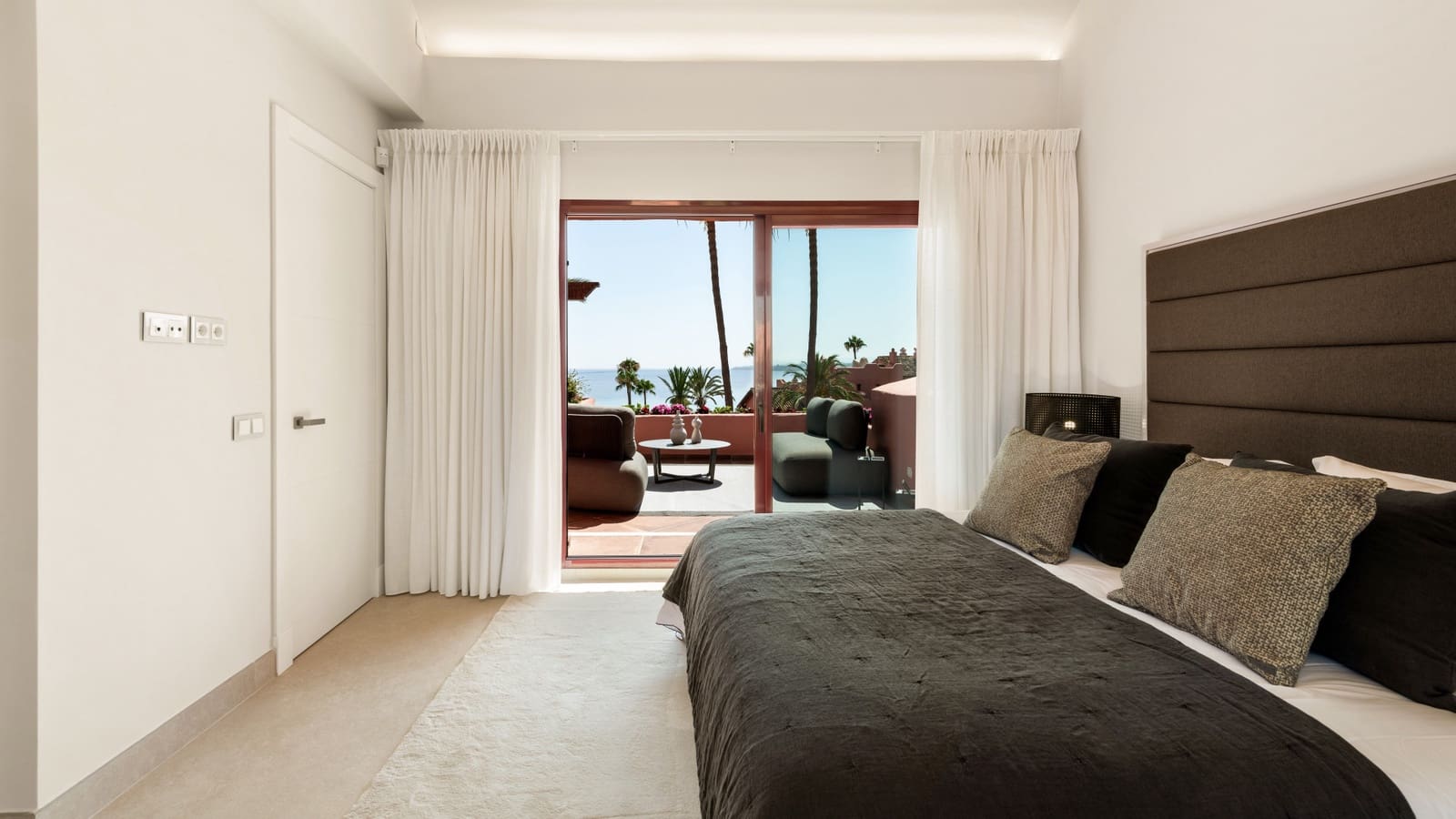 3 soveværelse Lejlighed til salg i Estepona med swimmingpool garage - € 1.995.000 (Ref: 10002258)