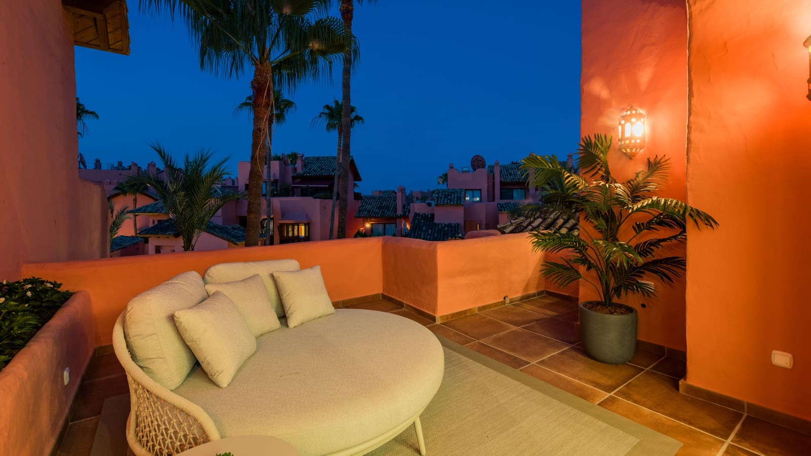 3 soveværelse Lejlighed til salg i Estepona med swimmingpool garage - € 1.995.000 (Ref: 10002258)