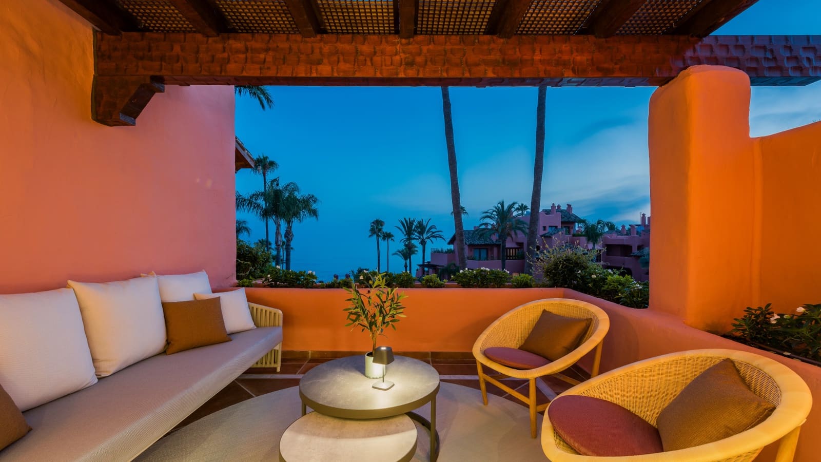 3 soveværelse Lejlighed til salg i Estepona med swimmingpool garage - € 1.995.000 (Ref: 10002258)