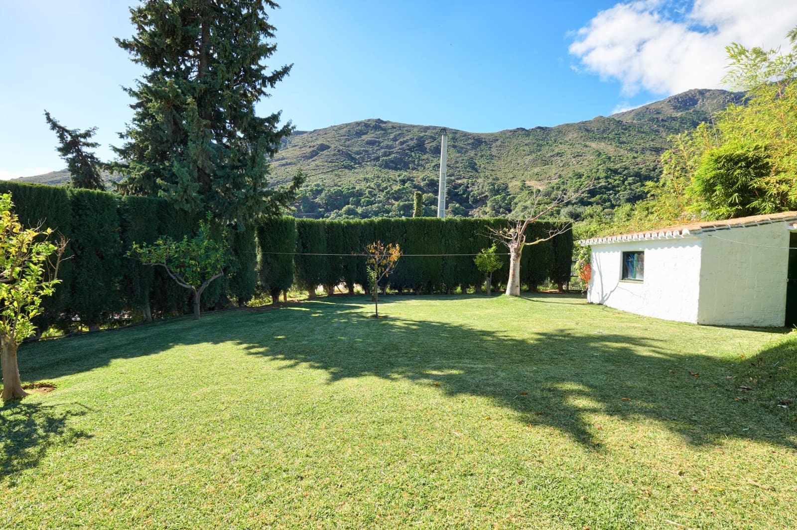 2 bedroom Villa for sale in Estepona with pool garage - € 695,000 (Ref: 10002261)