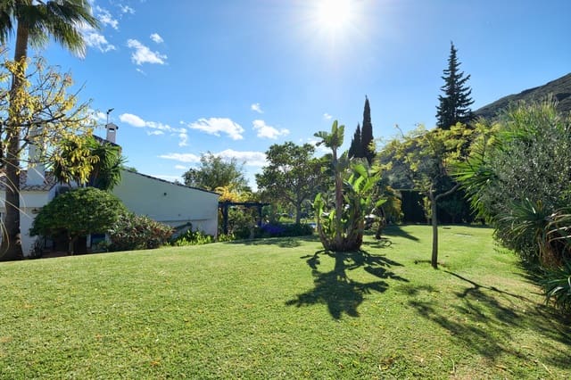 2 bedroom Villa for sale in Estepona with pool garage - € 695,000 (Ref: 10002261)