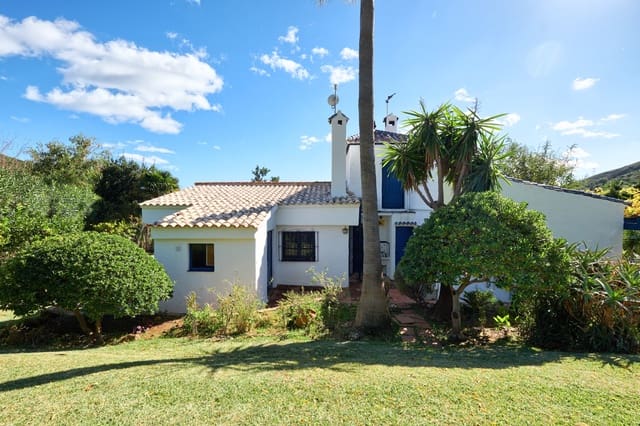 2 bedroom Villa for sale in Estepona with pool garage - € 695,000 (Ref: 10002261)