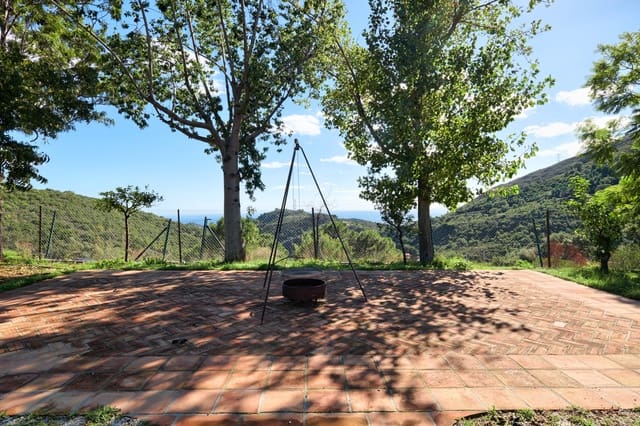 2 bedroom Villa for sale in Estepona with pool garage - € 695,000 (Ref: 10002261)