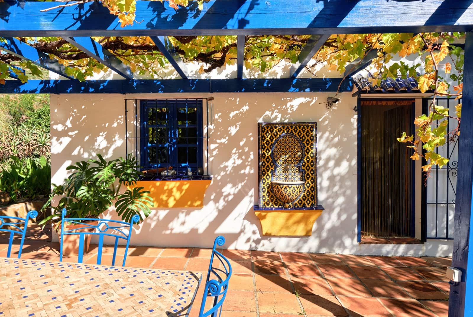 2 bedroom Villa for sale in Estepona with pool garage - € 695,000 (Ref: 10002261)