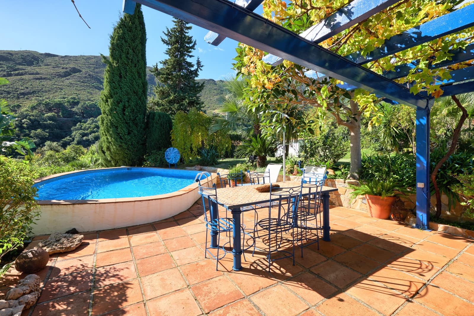 2 bedroom Villa for sale in Estepona with pool garage - € 695,000 (Ref: 10002261)