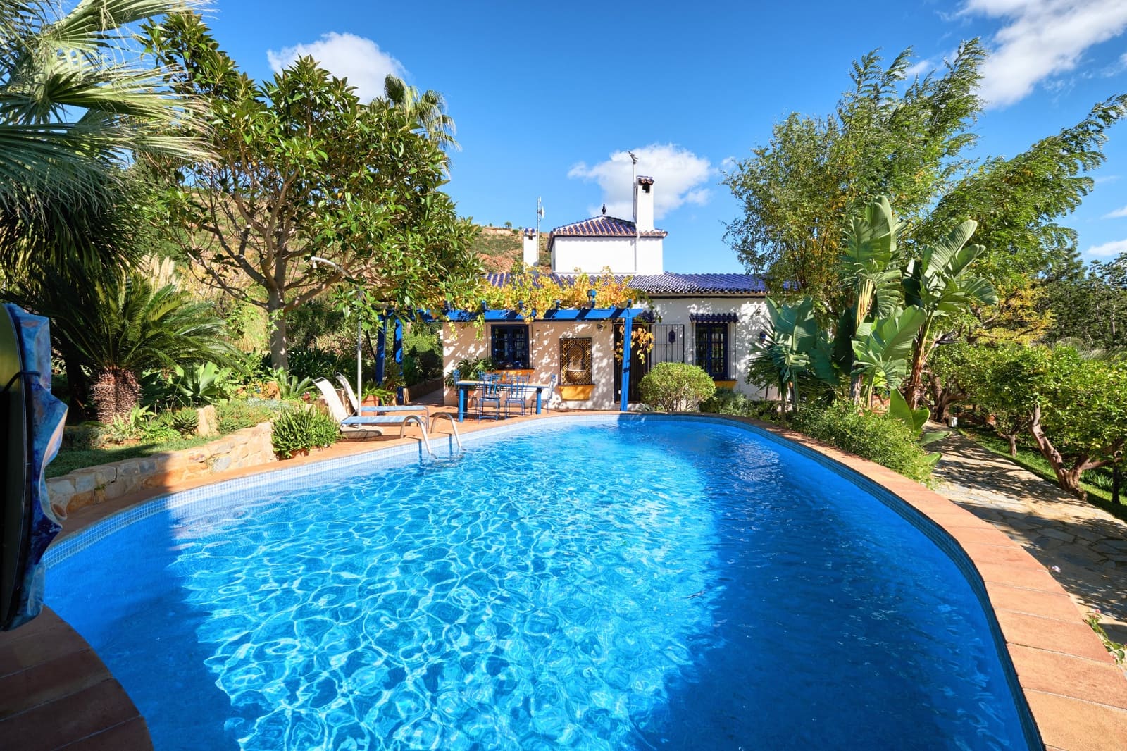 2 bedroom Villa for sale in Estepona with pool garage - € 695,000 (Ref: 10002261)