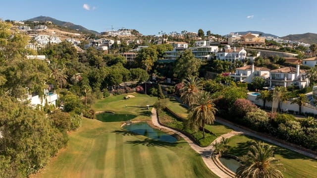 8 sypialnia Willa na sprzedaż w Marbella z basenem - 1 890 000 € (Ref: 10002262)