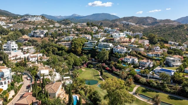 8 sypialnia Willa na sprzedaż w Marbella z basenem - 1 890 000 € (Ref: 10002262)
