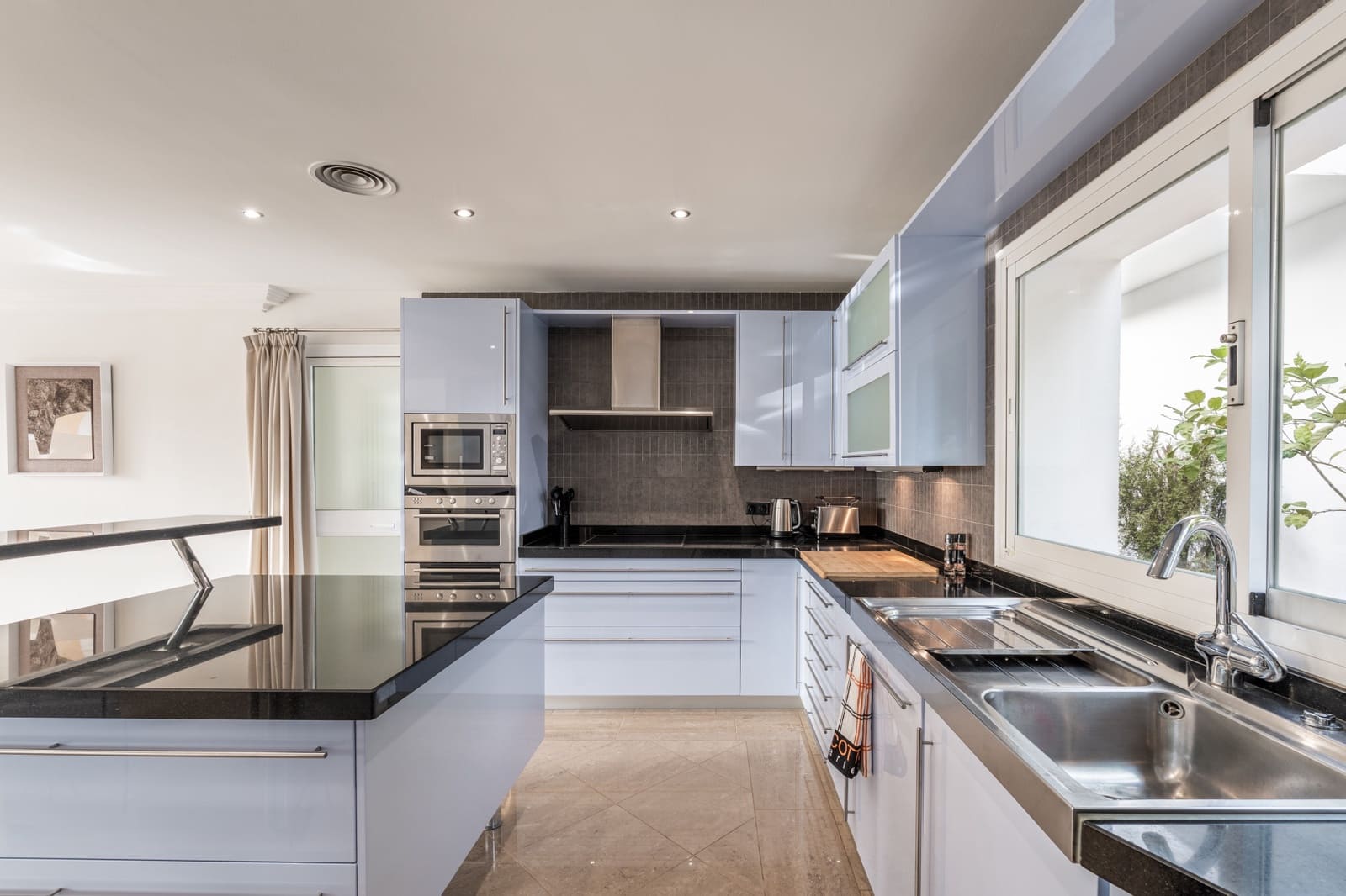 8 sypialnia Willa na sprzedaż w Marbella z basenem - 1 890 000 € (Ref: 10002262)