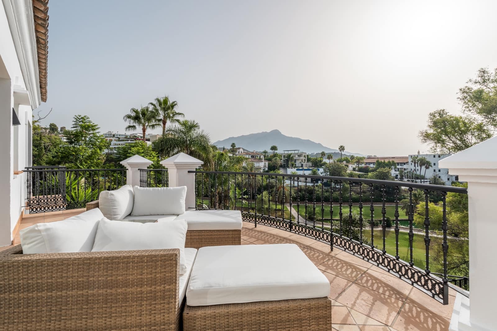 8 sypialnia Willa na sprzedaż w Marbella z basenem - 1 890 000 € (Ref: 10002262)