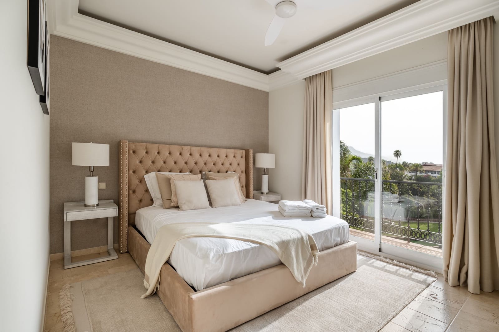 8 sypialnia Willa na sprzedaż w Marbella z basenem - 1 890 000 € (Ref: 10002262)