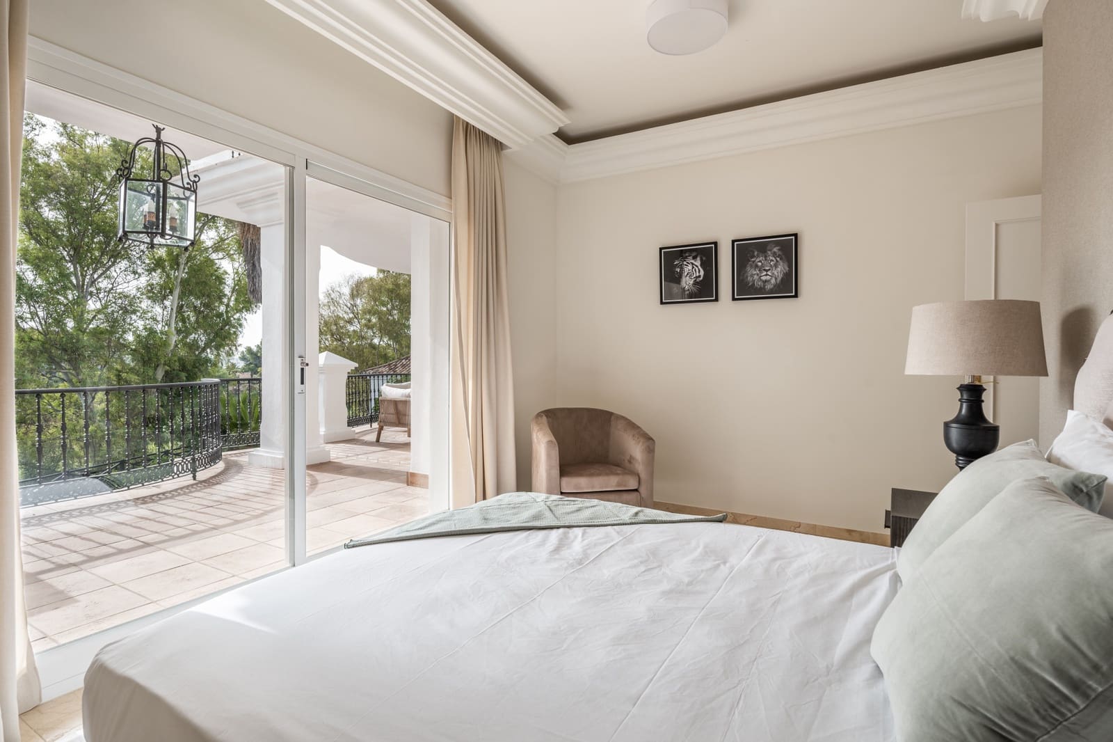 8 sypialnia Willa na sprzedaż w Marbella z basenem - 1 890 000 € (Ref: 10002262)