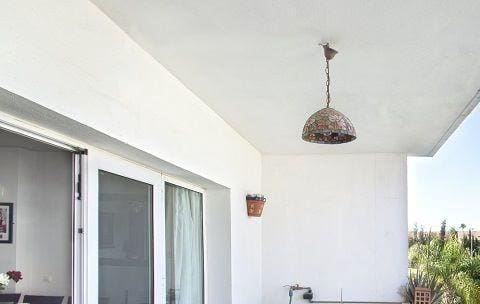 3 sypialnia Apartament na sprzedaż w Nueva Andalucia z basenem garażem - 380 000 € (Ref: 10002263)