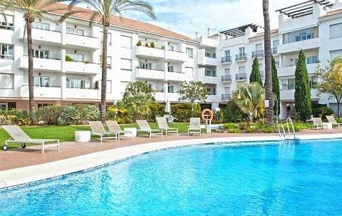 3 sypialnia Apartament na sprzedaż w Nueva Andalucia z basenem garażem - 380 000 € (Ref: 10002263)