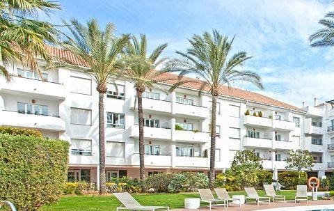 3 sypialnia Apartament na sprzedaż w Nueva Andalucia z basenem garażem - 380 000 € (Ref: 10002263)