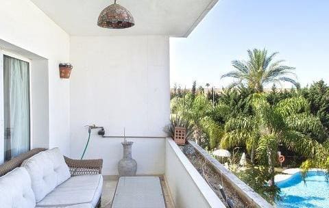 3 sypialnia Apartament na sprzedaż w Nueva Andalucia z basenem garażem - 380 000 € (Ref: 10002263)