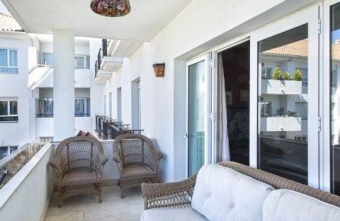 3 sypialnia Apartament na sprzedaż w Nueva Andalucia z basenem garażem - 380 000 € (Ref: 10002263)