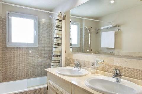 3 sypialnia Apartament na sprzedaż w Nueva Andalucia z basenem garażem - 380 000 € (Ref: 10002263)