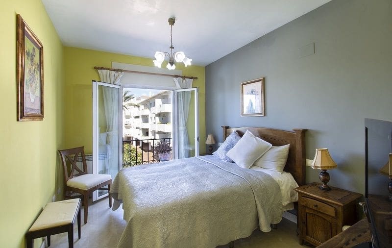 3 sypialnia Apartament na sprzedaż w Nueva Andalucia z basenem garażem - 380 000 € (Ref: 10002263)