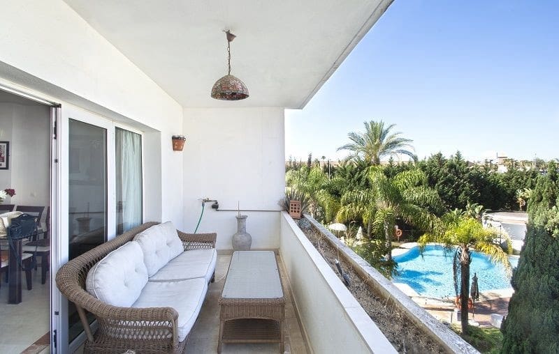 3 sypialnia Apartament na sprzedaż w Nueva Andalucia z basenem garażem - 380 000 € (Ref: 10002263)