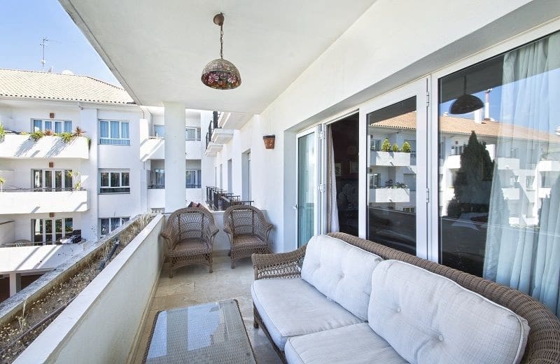 3 sypialnia Apartament na sprzedaż w Nueva Andalucia z basenem garażem - 380 000 € (Ref: 10002263)