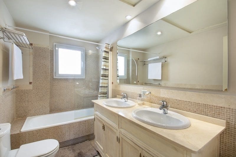 3 sypialnia Apartament na sprzedaż w Nueva Andalucia z basenem garażem - 380 000 € (Ref: 10002263)