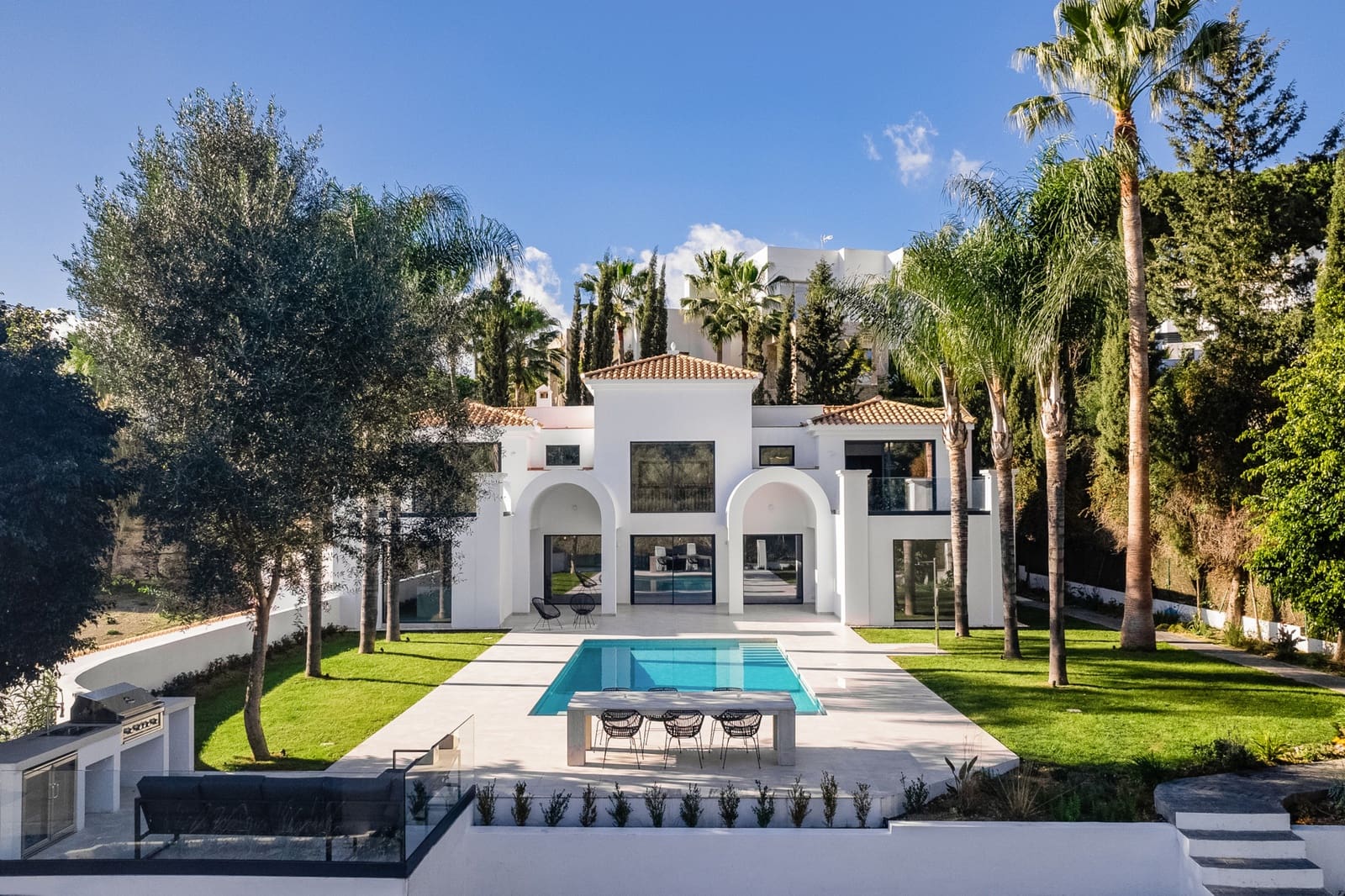 5 makuuhuone Huvila myytävänä paikassa Marbella mukana uima-altaan 
autotalli - 2 250 000 € (Ref: 10002264)