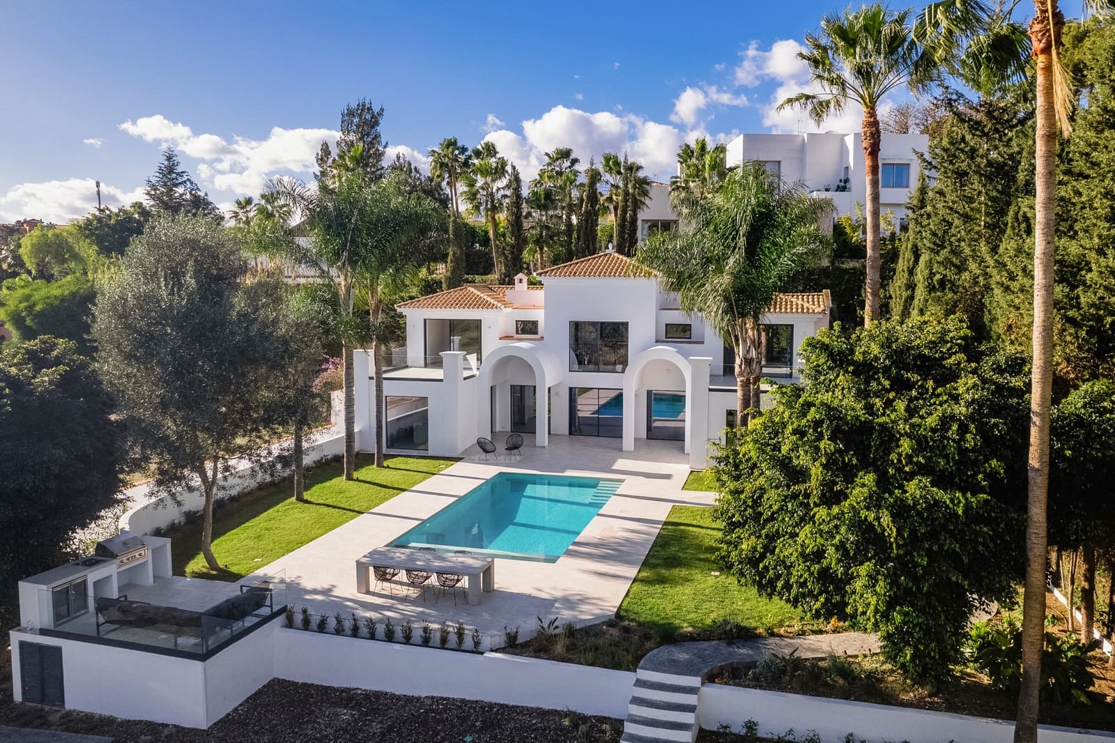 5 makuuhuone Huvila myytävänä paikassa Marbella mukana uima-altaan 
autotalli - 2 250 000 € (Ref: 10002264)