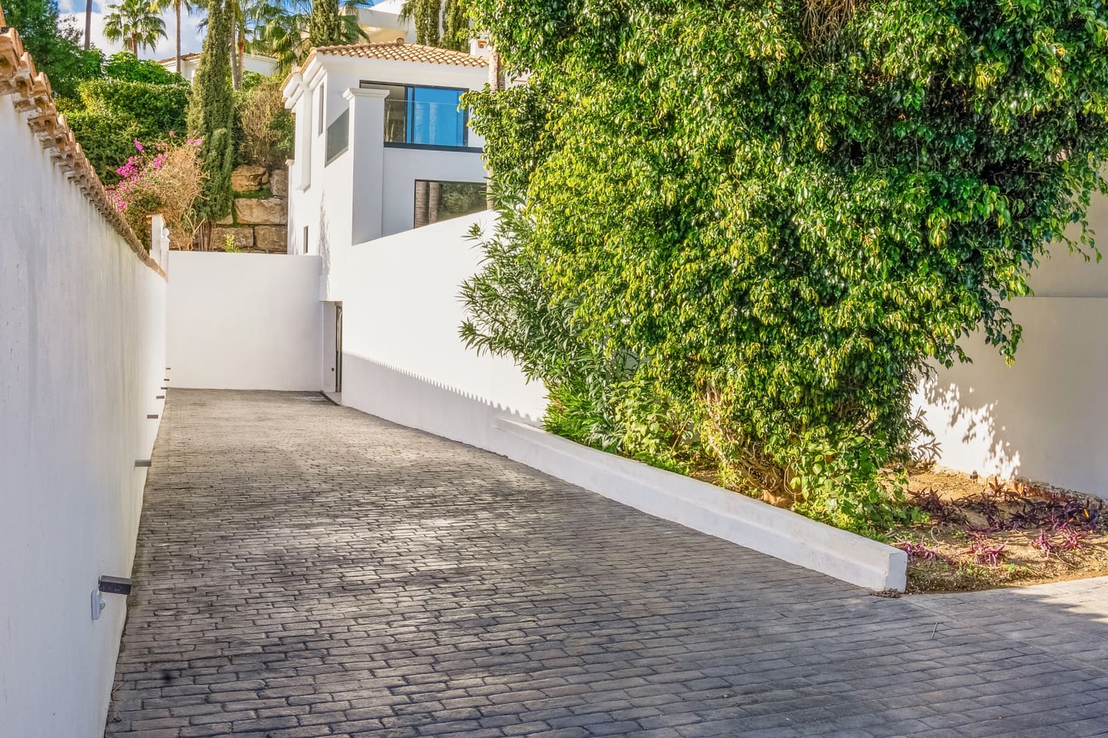 5 makuuhuone Huvila myytävänä paikassa Marbella mukana uima-altaan 
autotalli - 2 250 000 € (Ref: 10002264)
