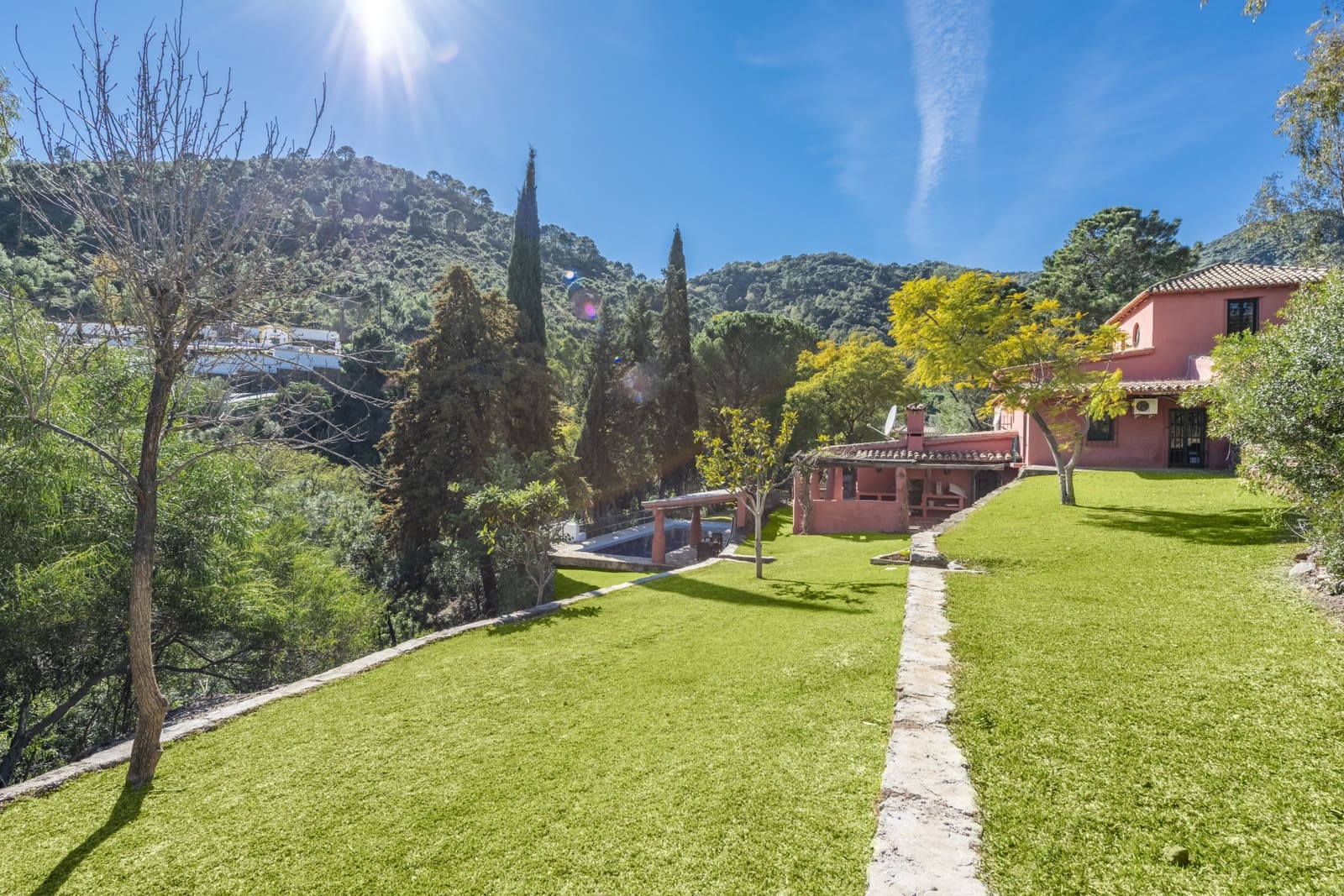 5 quarto Moradia para venda em Marbella com piscina garagem - 2 395 000 € (Ref: 10002265)