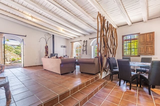 5 quarto Moradia para venda em Marbella com piscina garagem - 2 395 000 € (Ref: 10002265)