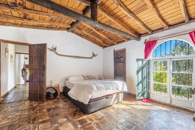 5 quarto Moradia para venda em Marbella com piscina garagem - 2 395 000 € (Ref: 10002265)