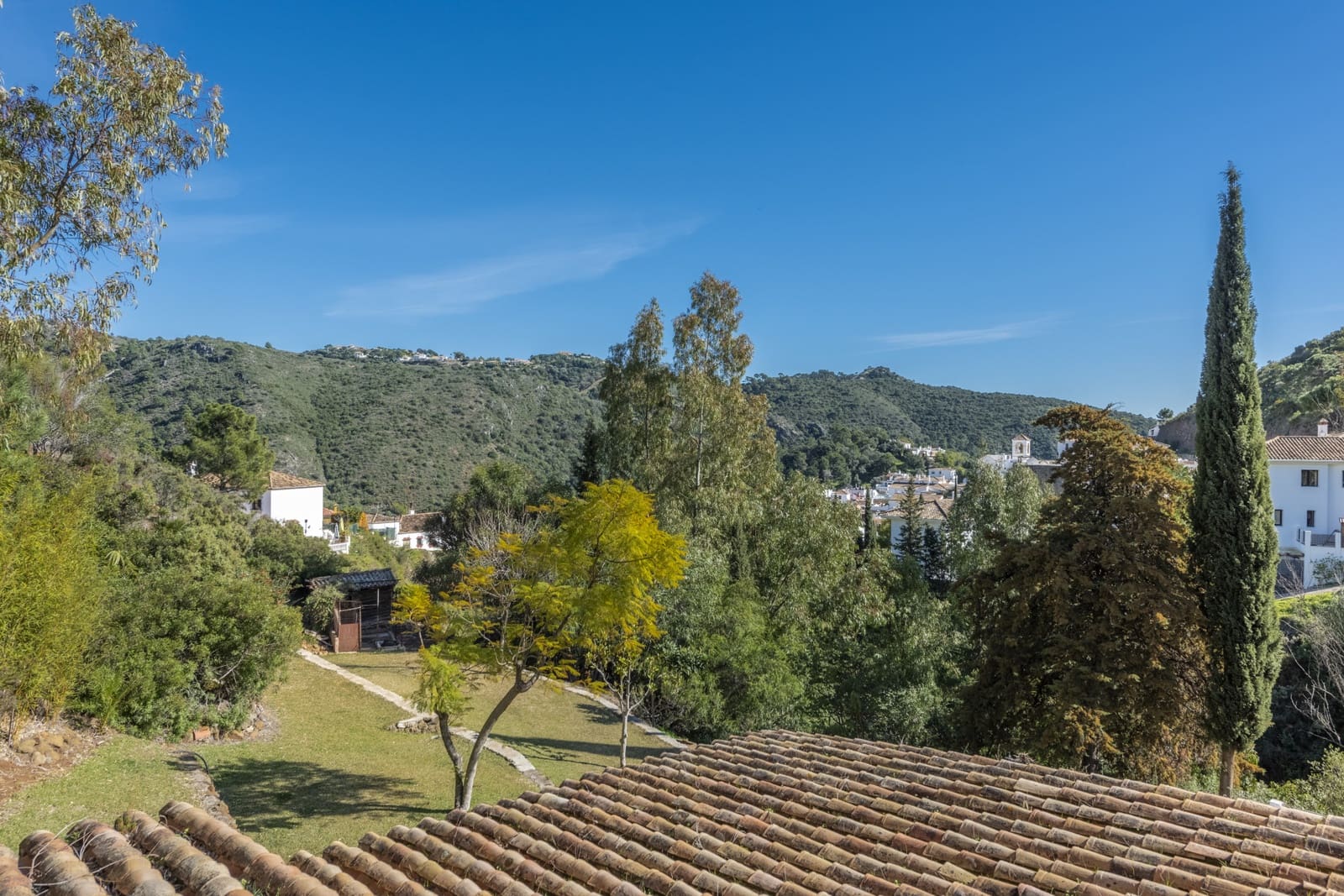 5 quarto Moradia para venda em Marbella com piscina garagem - 2 395 000 € (Ref: 10002265)