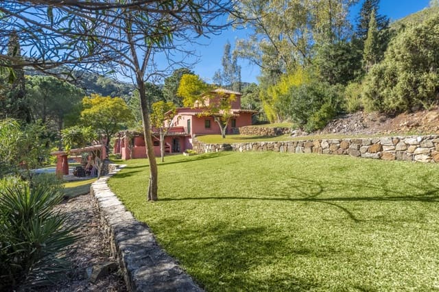 5 quarto Moradia para venda em Marbella com piscina garagem - 2 395 000 € (Ref: 10002265)