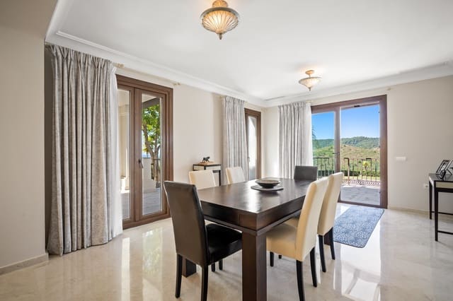 6 sypialnia Willa na sprzedaż w Marbella z basenem garażem - 2 750 000 € (Ref: 10002267)