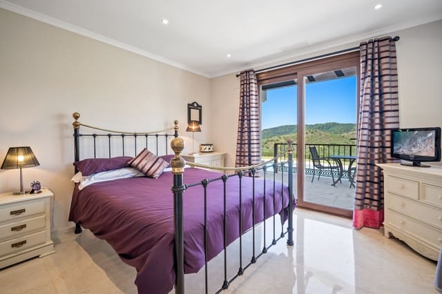 6 sypialnia Willa na sprzedaż w Marbella z basenem garażem - 2 750 000 € (Ref: 10002267)