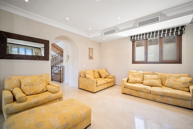 6 sypialnia Willa na sprzedaż w Marbella z basenem garażem - 2 750 000 € (Ref: 10002267)